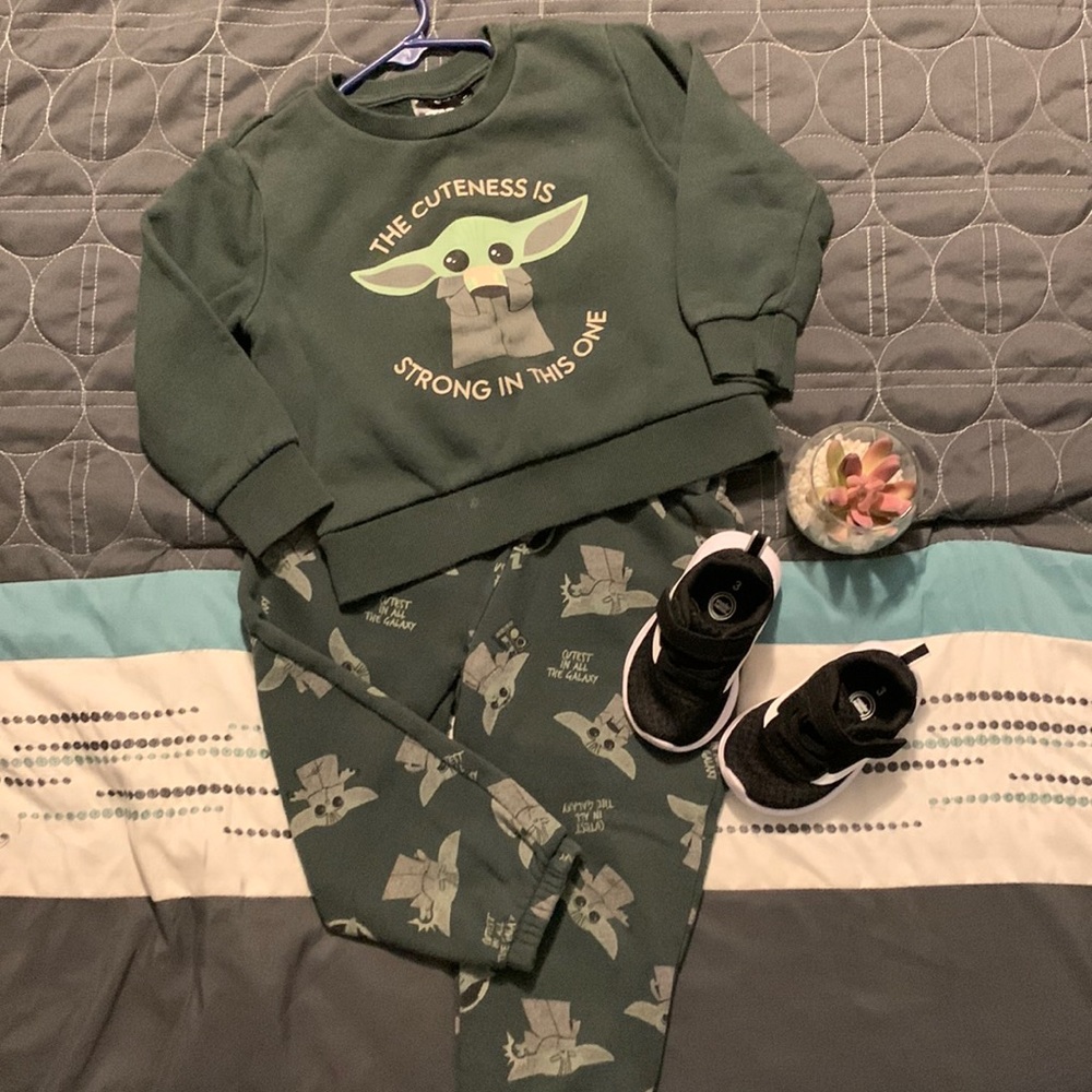 SIZE 2T | BABY YODA SWEATSUIT | BOYS